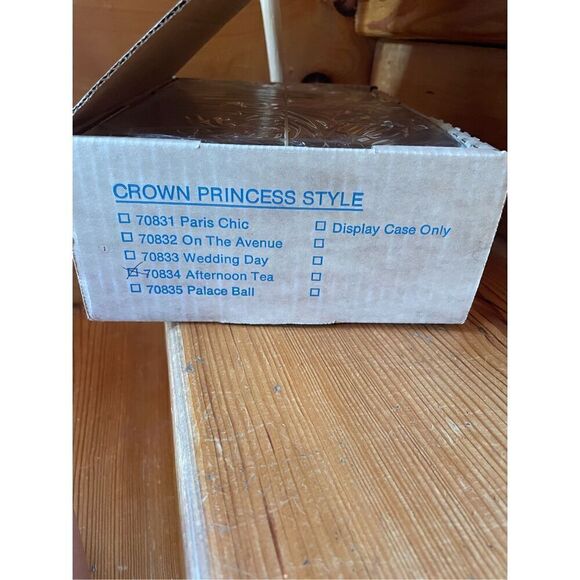 Afternoon Tea doll by World Dolls - Picture 3 of 4